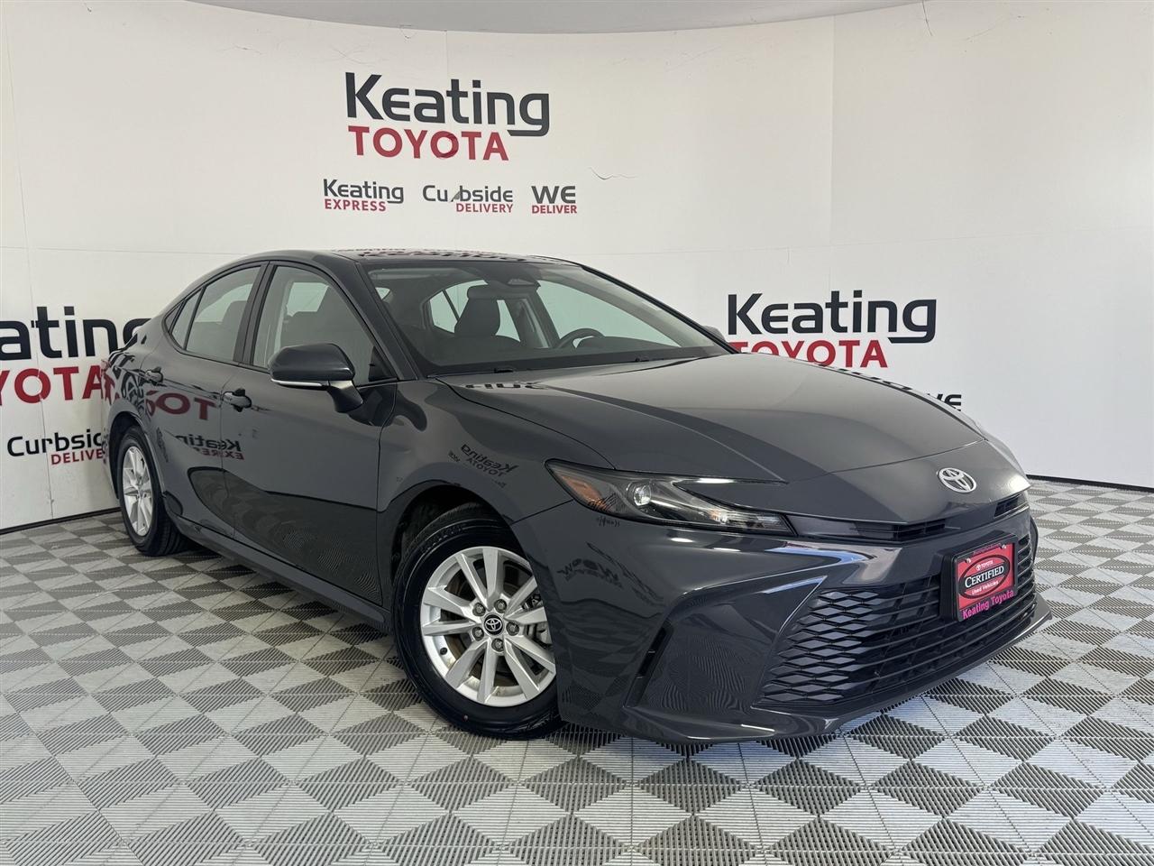 Toyota Camry Hybrid XLE 2025