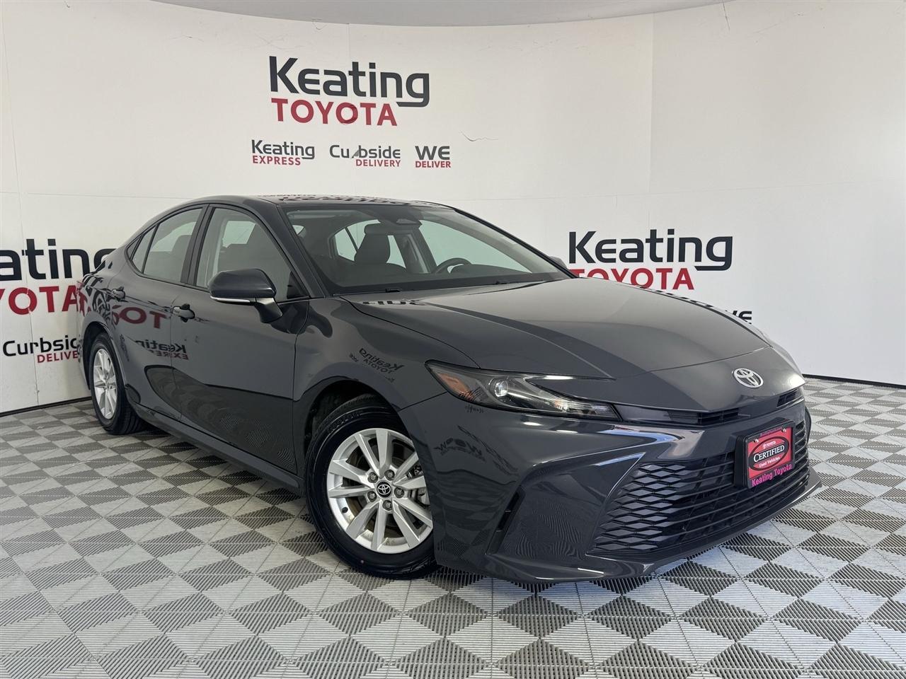 Toyota Camry Hybrid XLE 2025