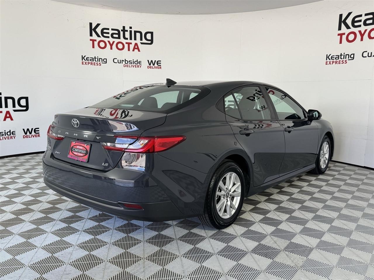 Toyota Camry Hybrid XLE 2025