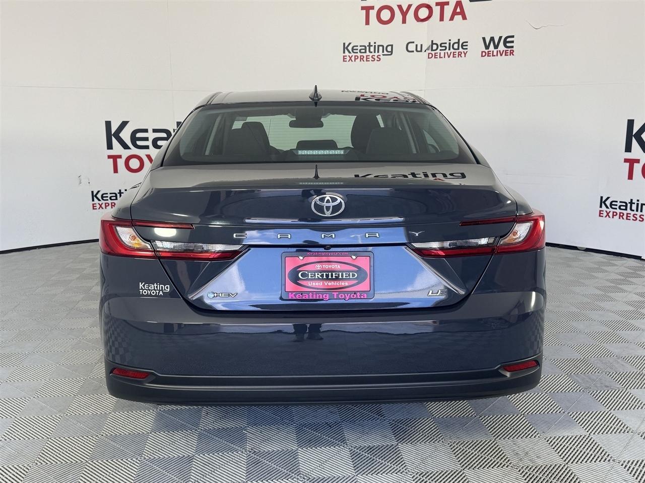 Toyota Camry Hybrid XLE 2025