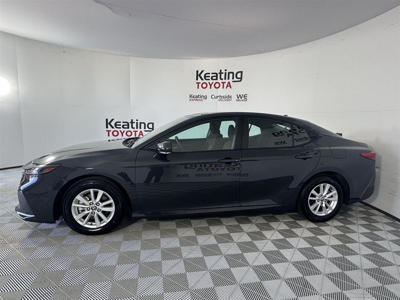 Toyota Camry Hybrid XLE 2025
