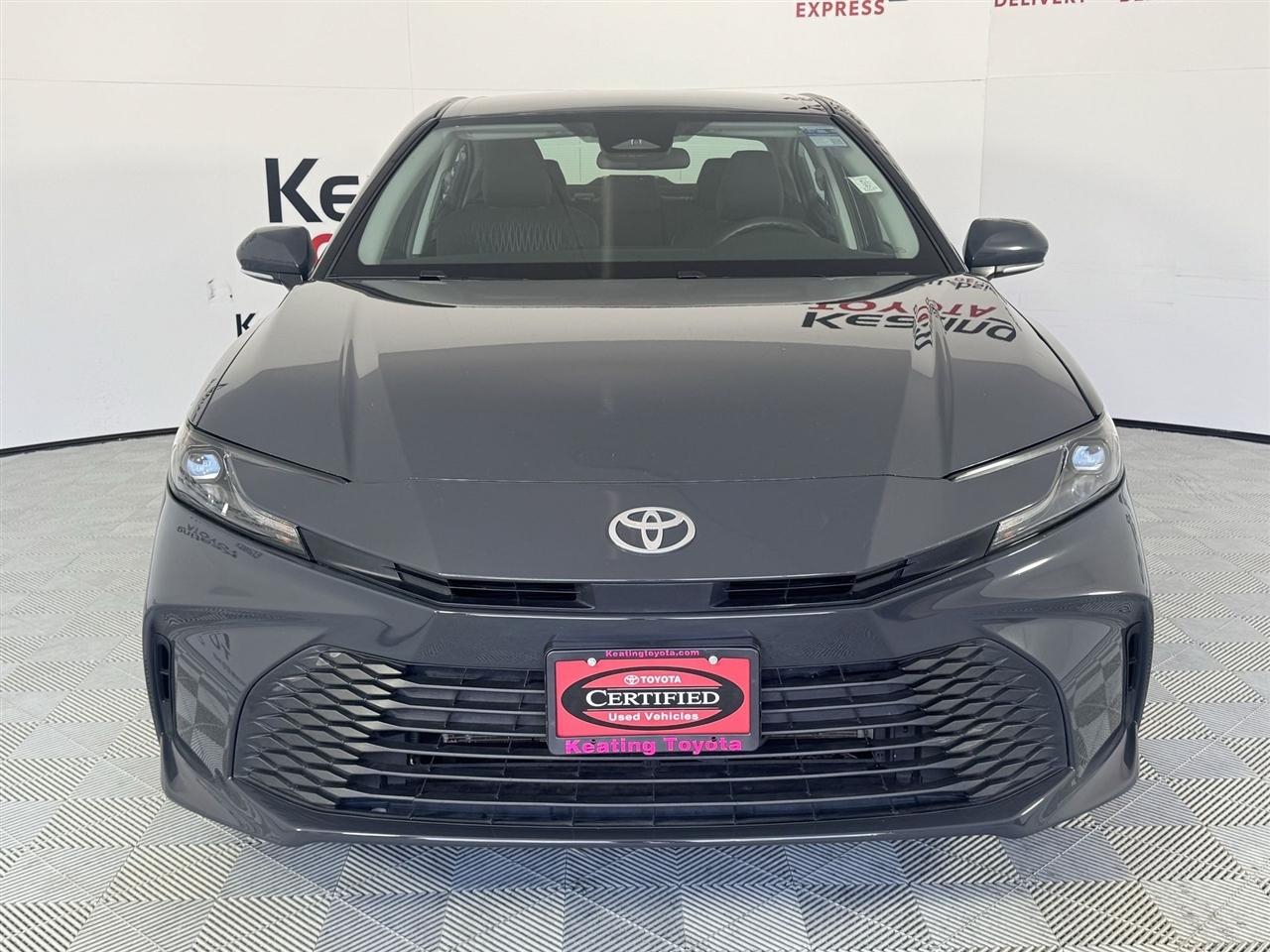 Toyota Camry Hybrid XLE 2025