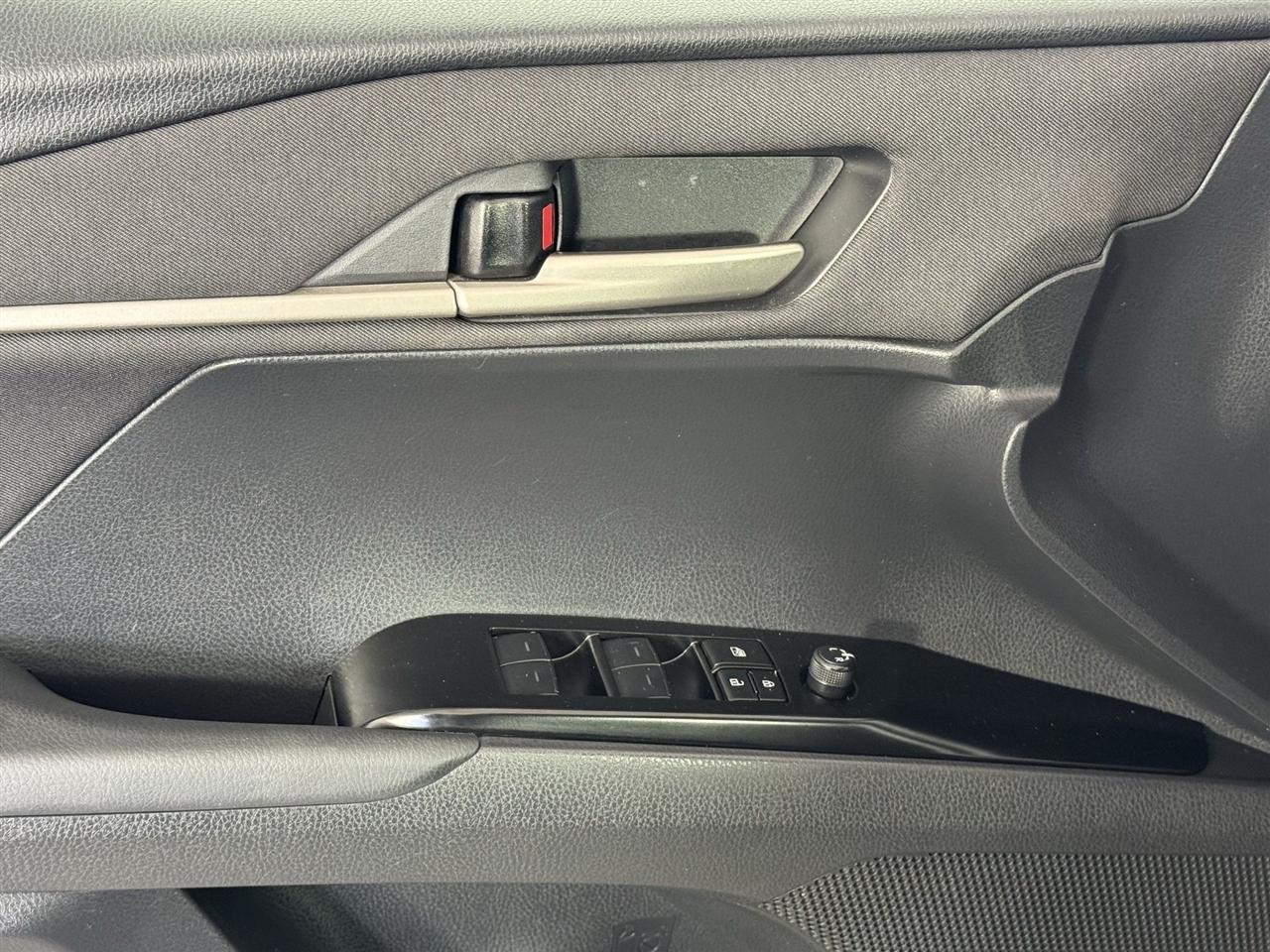 Toyota Camry Hybrid XLE 2025