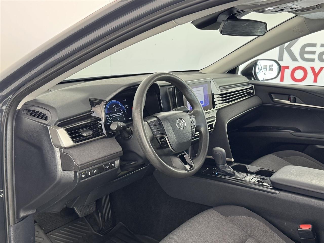 Toyota Camry Hybrid XLE 2025