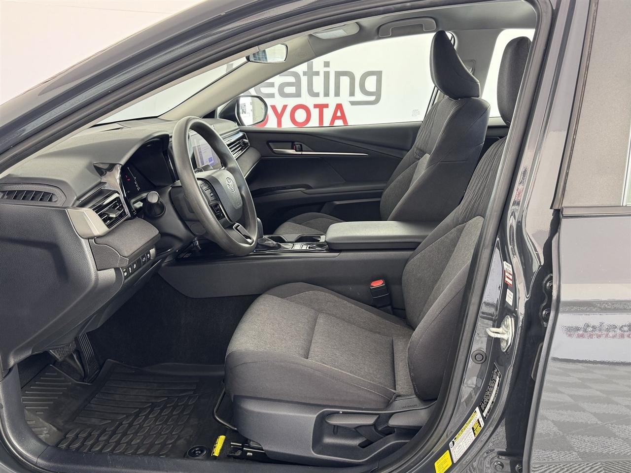 Toyota Camry Hybrid XLE 2025