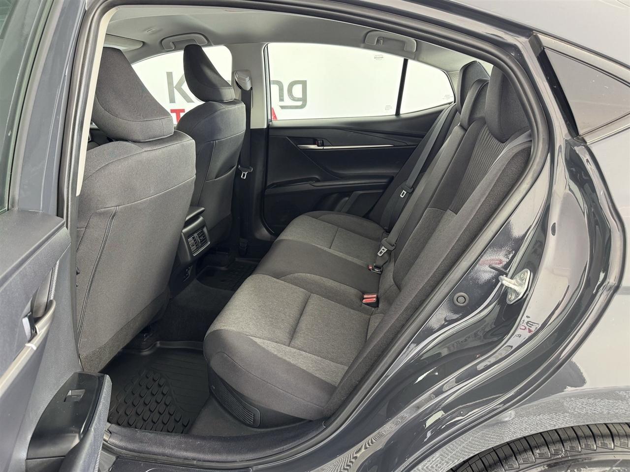 Toyota Camry Hybrid XLE 2025