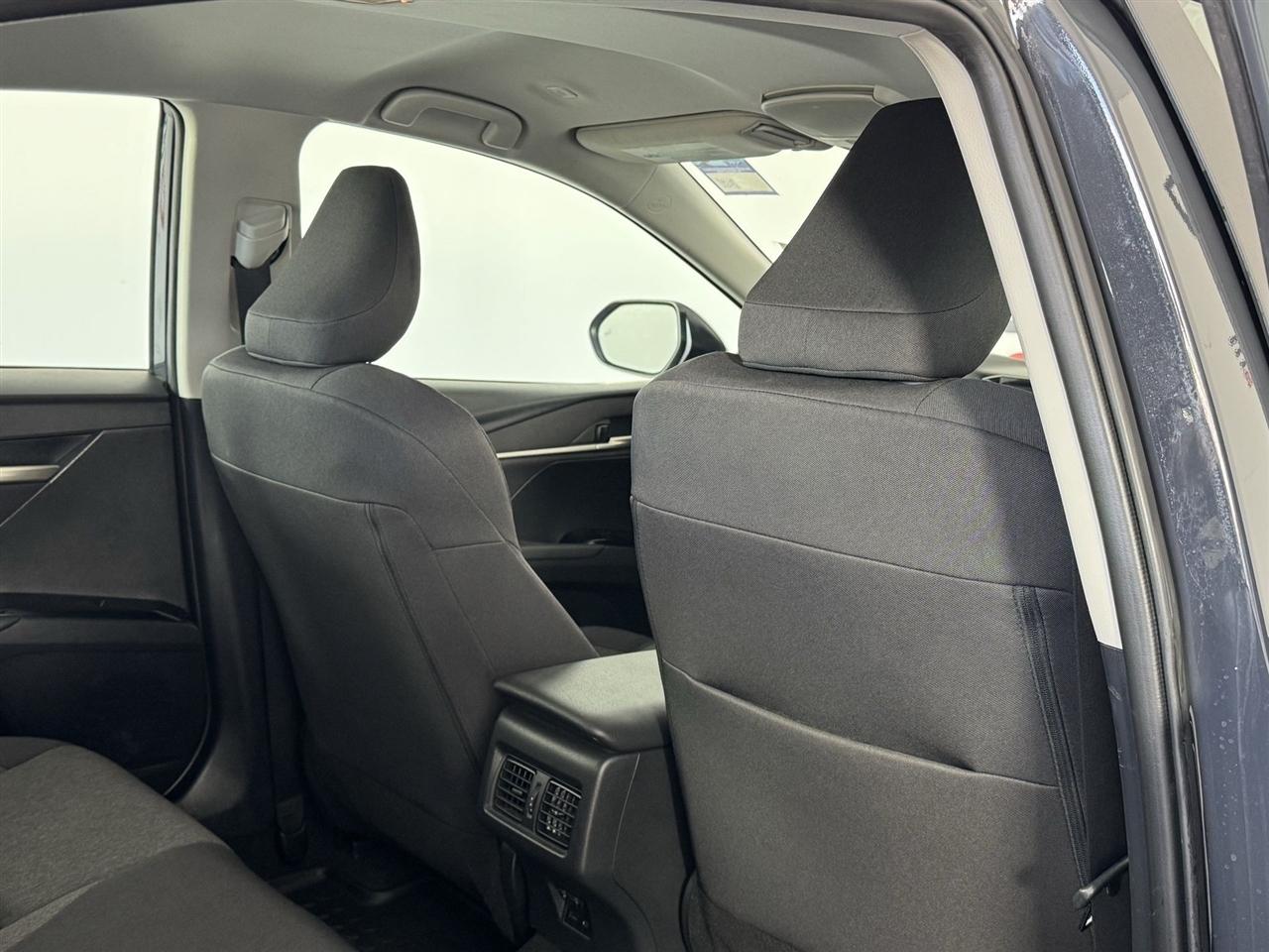 Toyota Camry Hybrid XLE 2025
