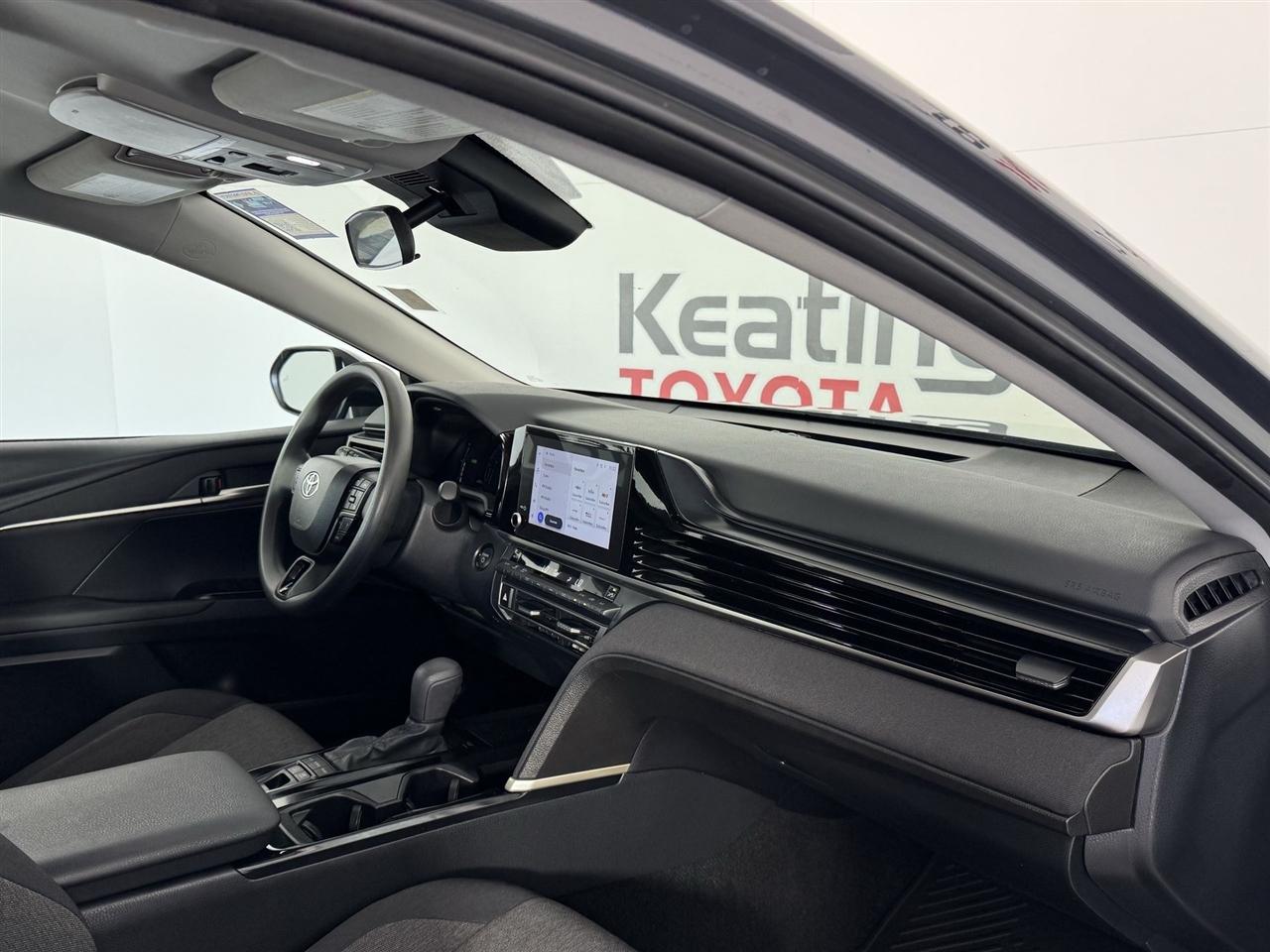 Toyota Camry Hybrid XLE 2025