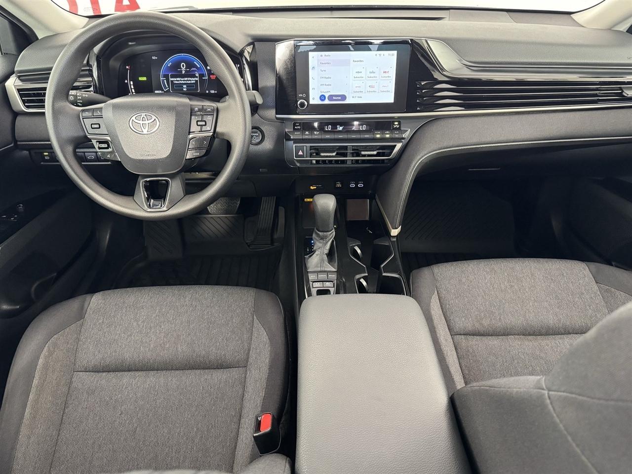 Toyota Camry Hybrid XLE 2025