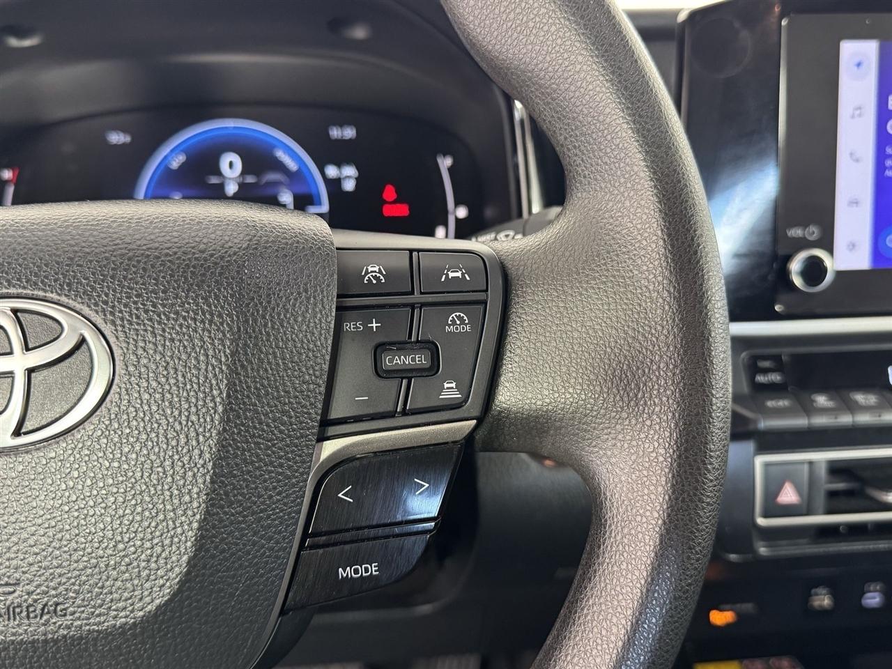 Toyota Camry Hybrid XLE 2025