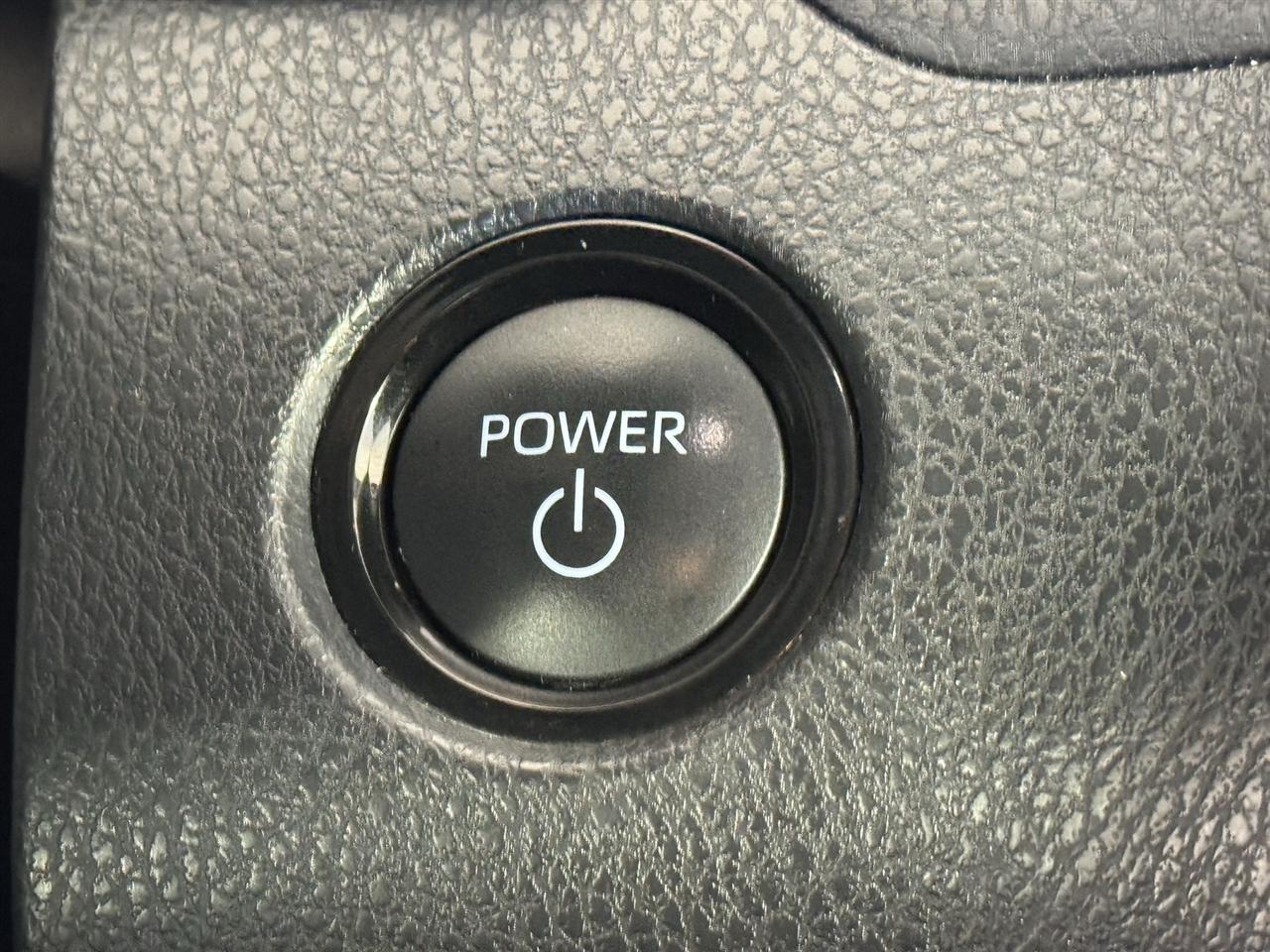Toyota Camry Hybrid XLE 2025