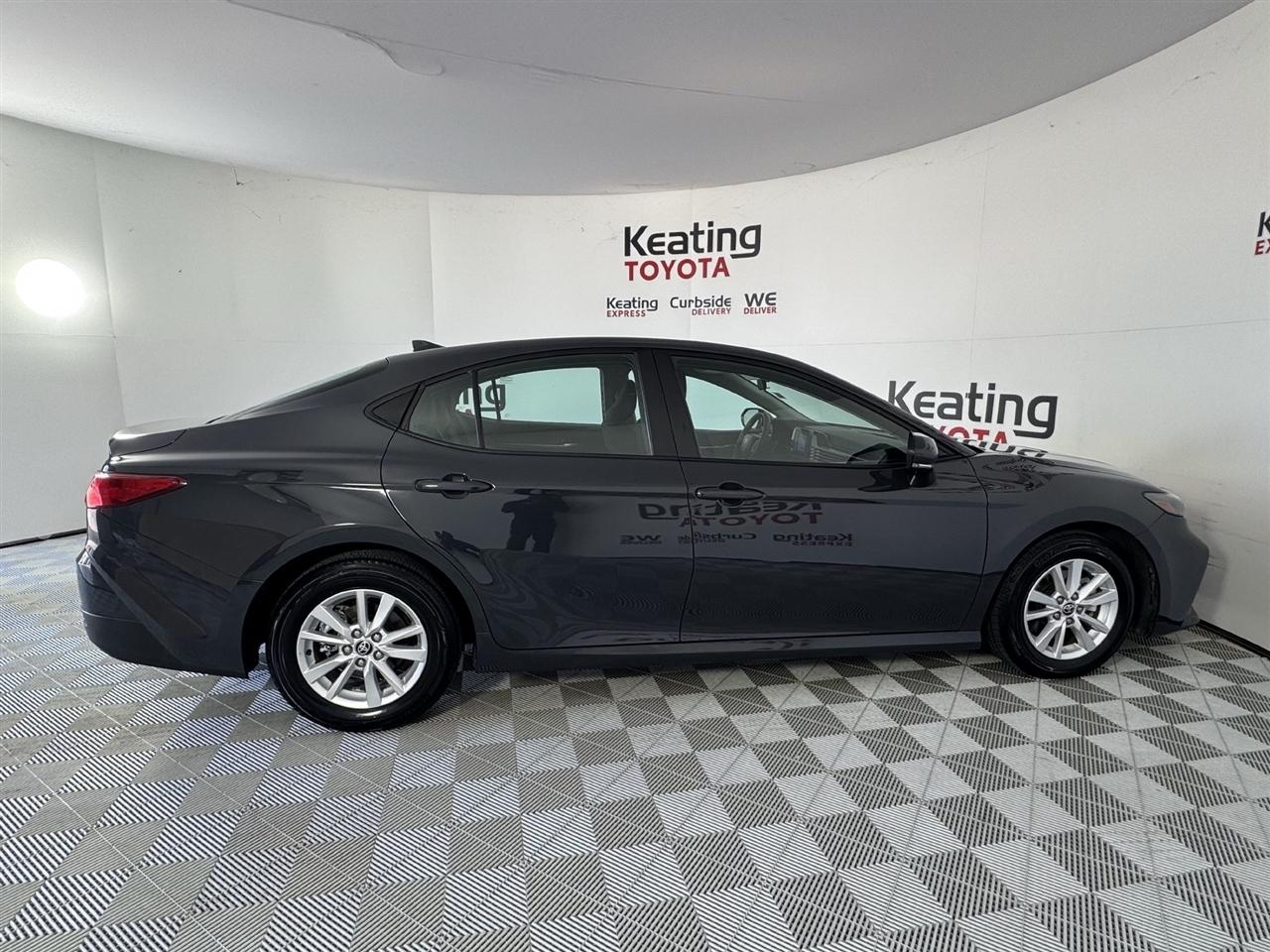 Toyota Camry Hybrid XLE 2025