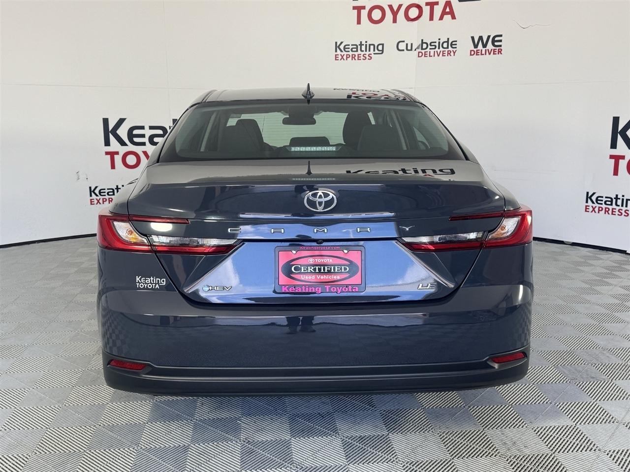 Toyota Camry Hybrid XLE 2025