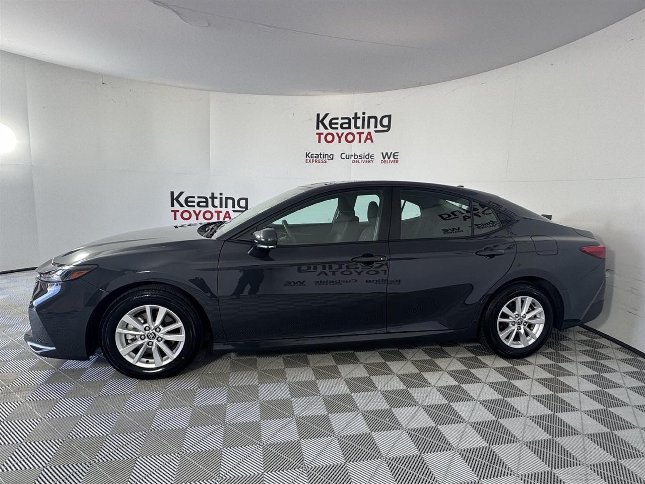 Toyota Camry Hybrid XLE 2025