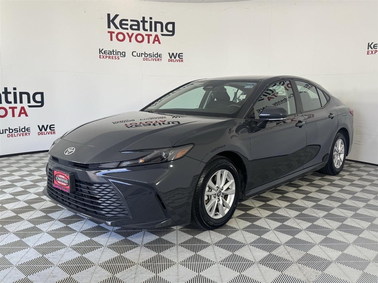Toyota Camry Hybrid XLE 2025