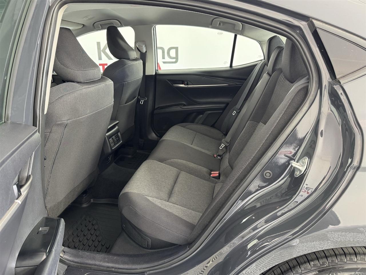 Toyota Camry Hybrid XLE 2025