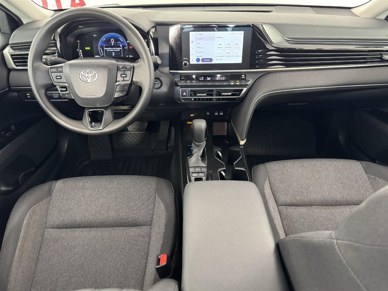 Toyota Camry Hybrid XLE 2025