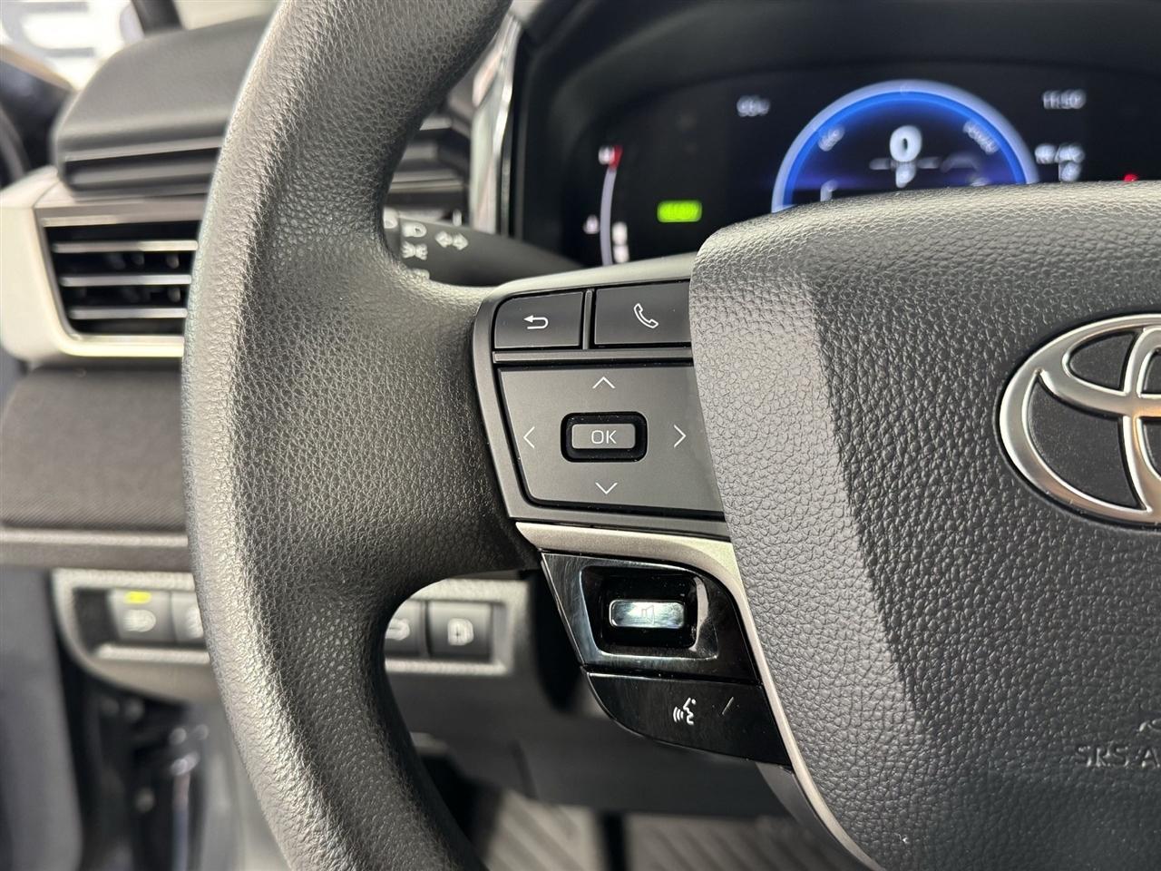 Toyota Camry Hybrid XLE 2025
