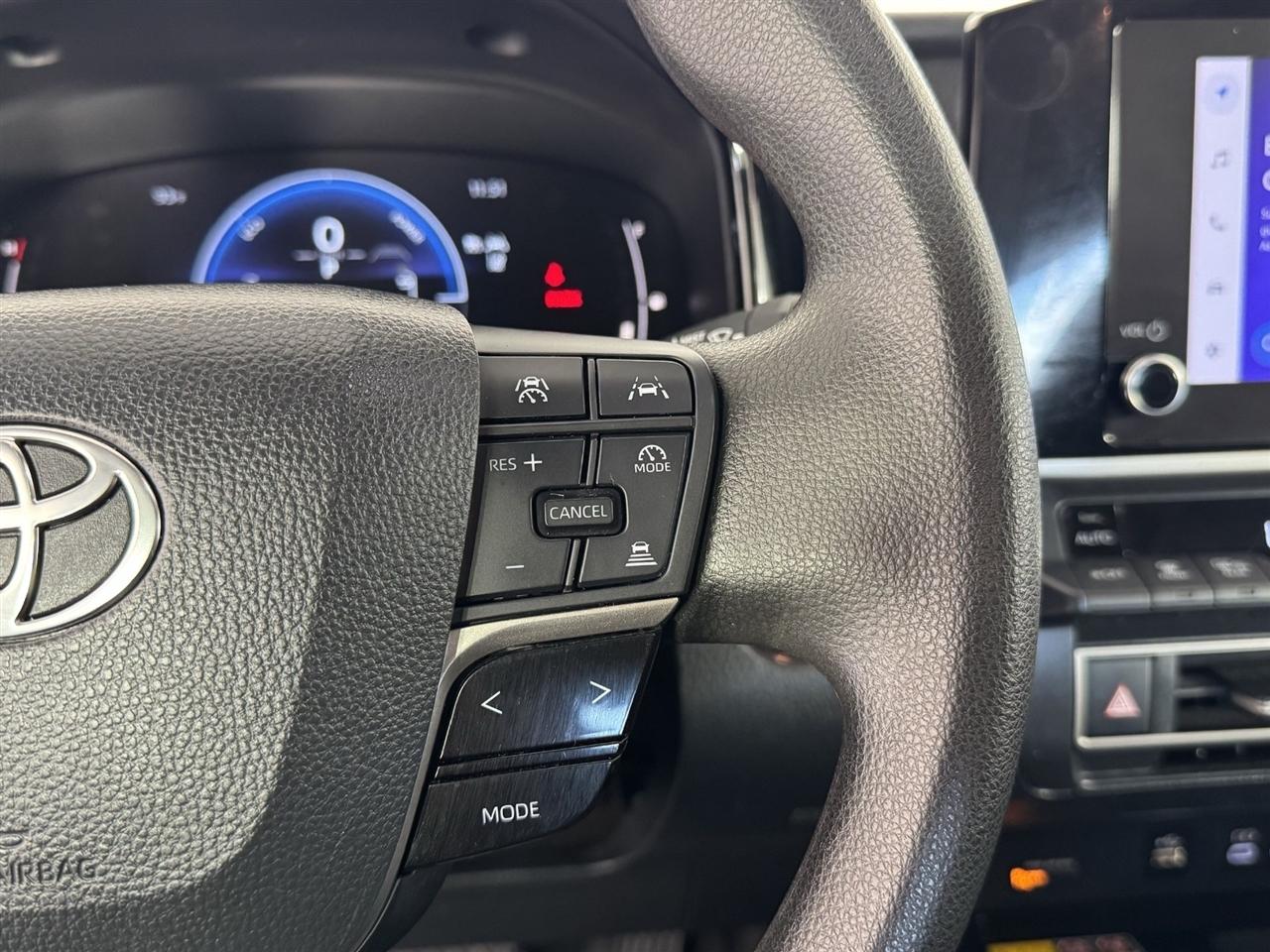 Toyota Camry Hybrid XLE 2025