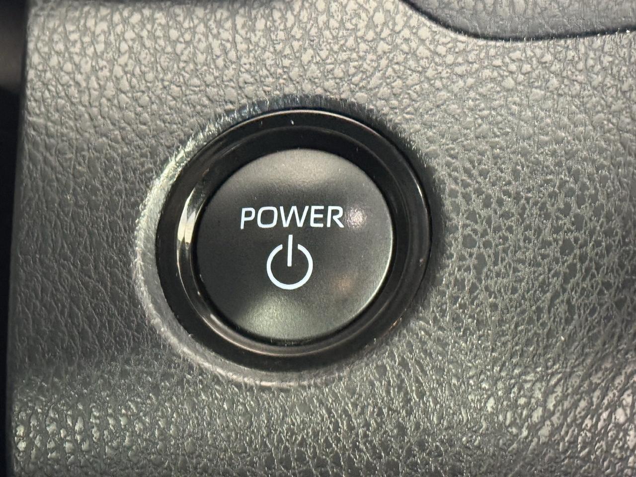 Toyota Camry Hybrid XLE 2025