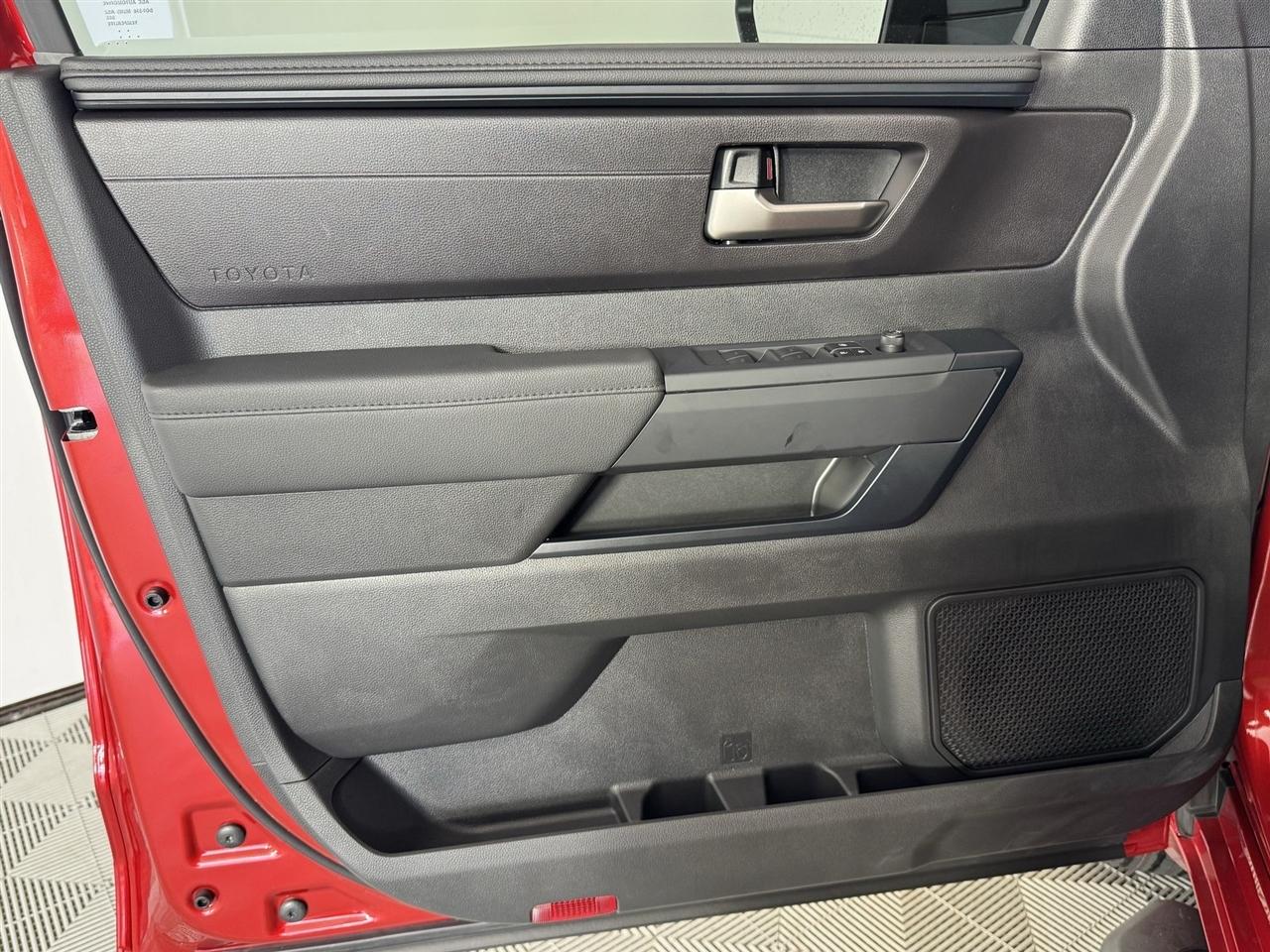 Toyota Tundra SR5 CrewMax 4WD 2026