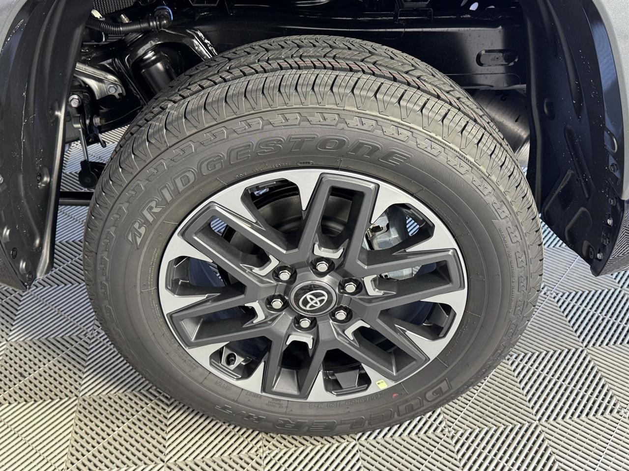 Toyota Tundra Limited CrewMax 4WD 2026