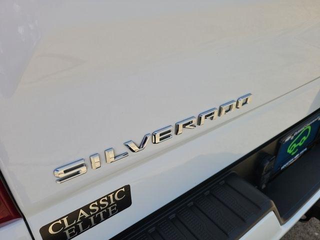 Chevrolet Silverado 1500 Custom Crew Cab 2WD 2024
