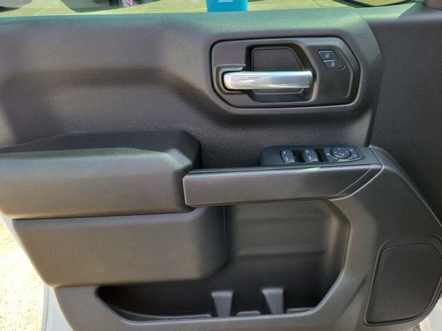 Chevrolet Silverado 1500 Custom Crew Cab 2WD 2024