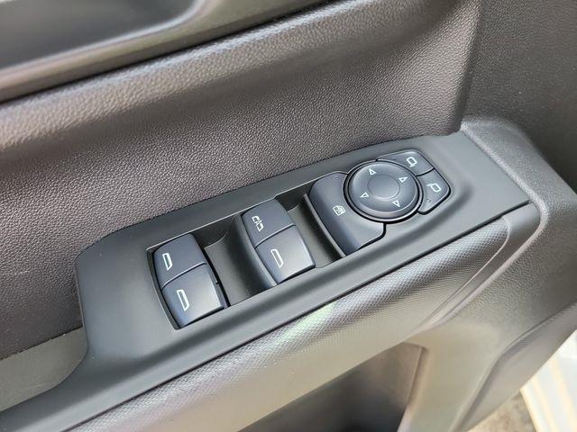 Chevrolet Silverado 1500 Custom Crew Cab 2WD 2024