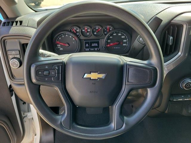 Chevrolet Silverado 1500 Custom Crew Cab 2WD 2024