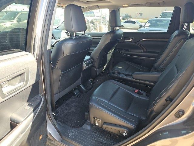 Toyota Highlander Limited FWD V6 2015