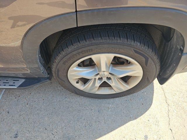 Toyota Highlander Limited FWD V6 2015