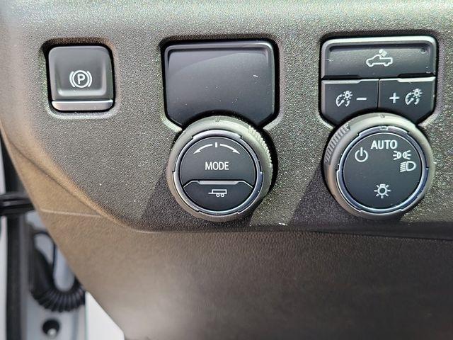 Chevrolet Silverado 1500 LT Crew Cab 2WD 2025