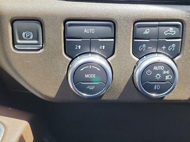 GMC Sierra 1500 SLT Crew Cab 4WD 2024