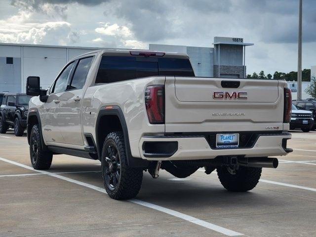 GMC Sierra 2500HD AT4 Crew Cab 4WD 2026