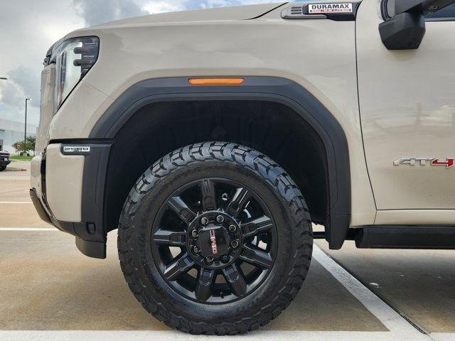 GMC Sierra 2500HD AT4 Crew Cab 4WD 2026