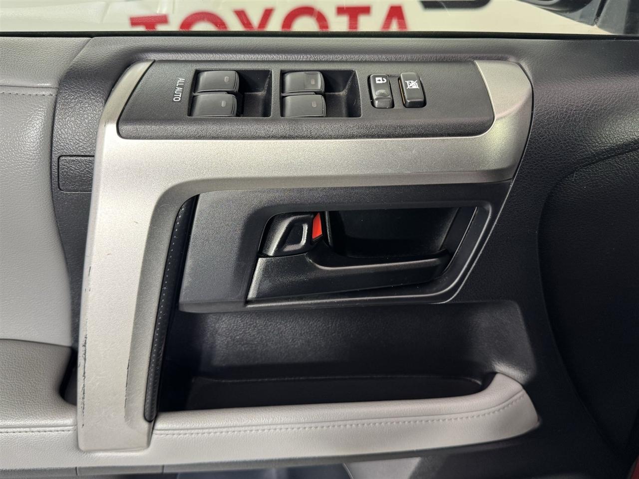 Toyota 4Runner SR5 4WD 2012