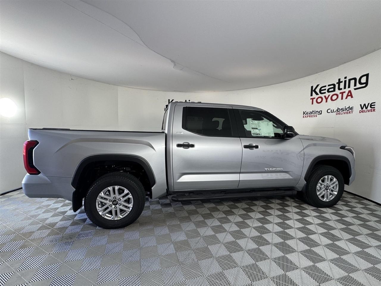 Toyota Tundra SR5 CrewMax 4WD 2026