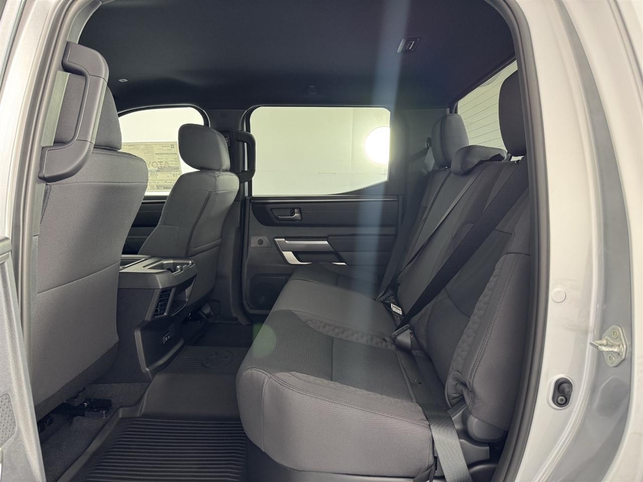 Toyota Tundra SR5 CrewMax 4WD 2026