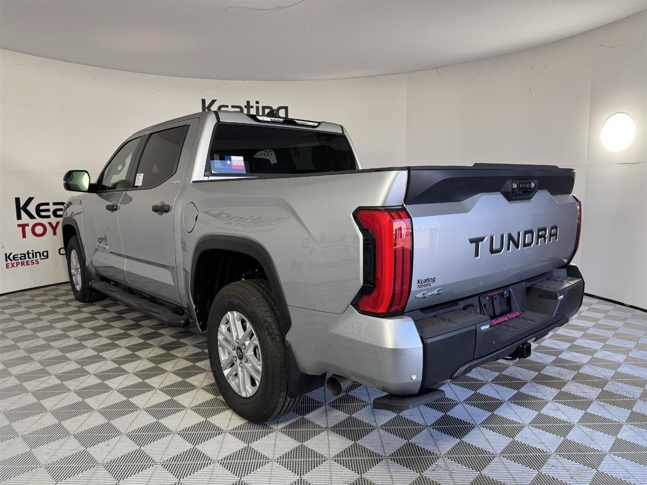 Toyota Tundra SR5 CrewMax 4WD 2026