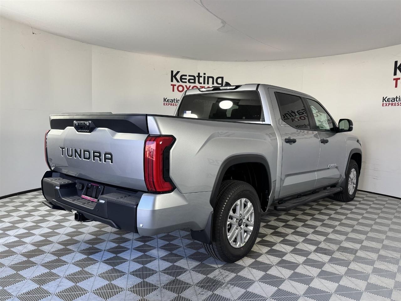 Toyota Tundra SR5 CrewMax 4WD 2026