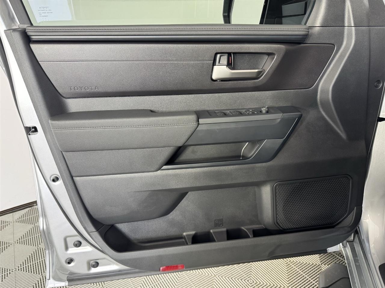 Toyota Tundra SR5 CrewMax 2WD 2026