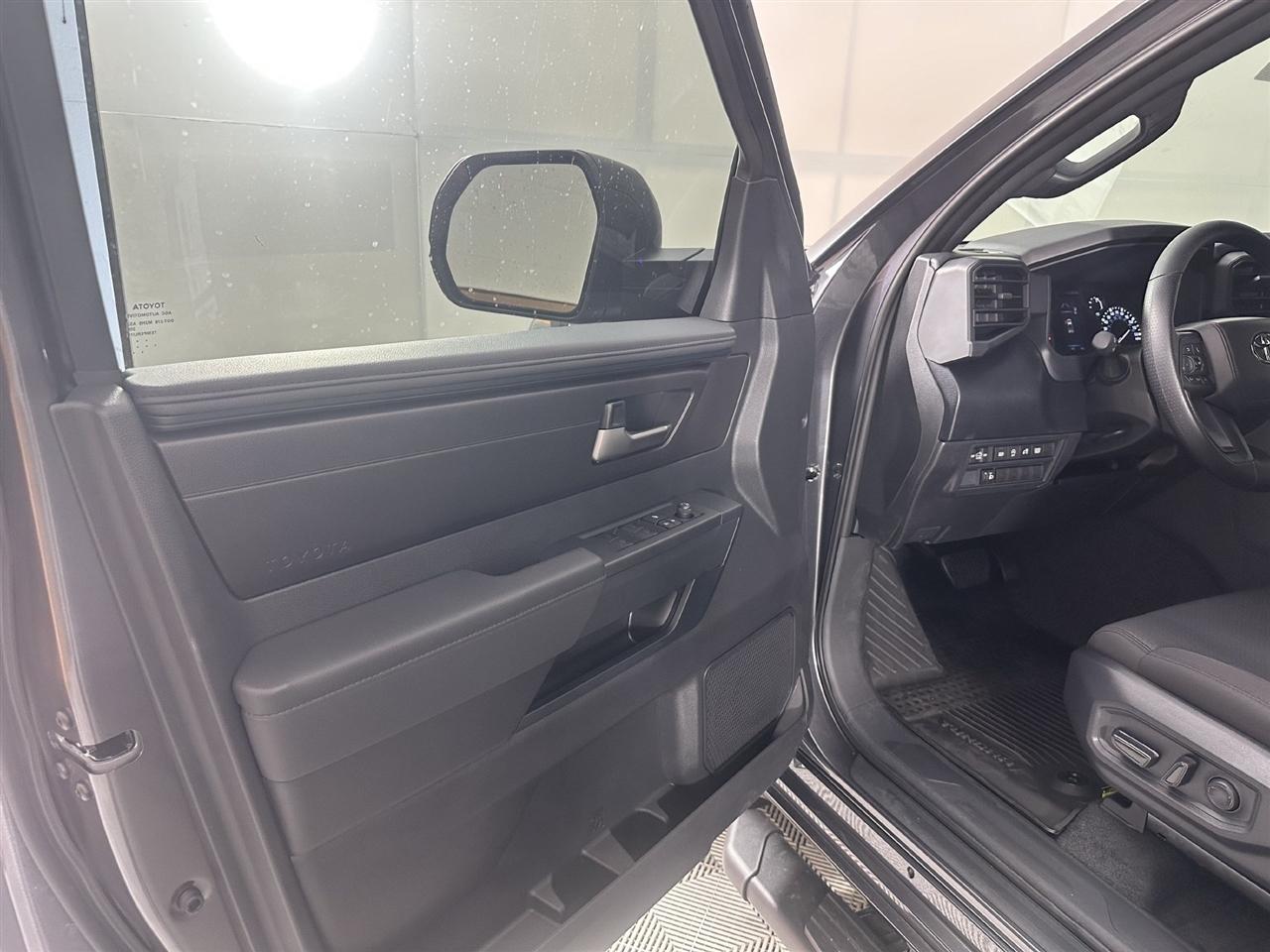 Toyota Tundra SR5 CrewMax 2WD 2026