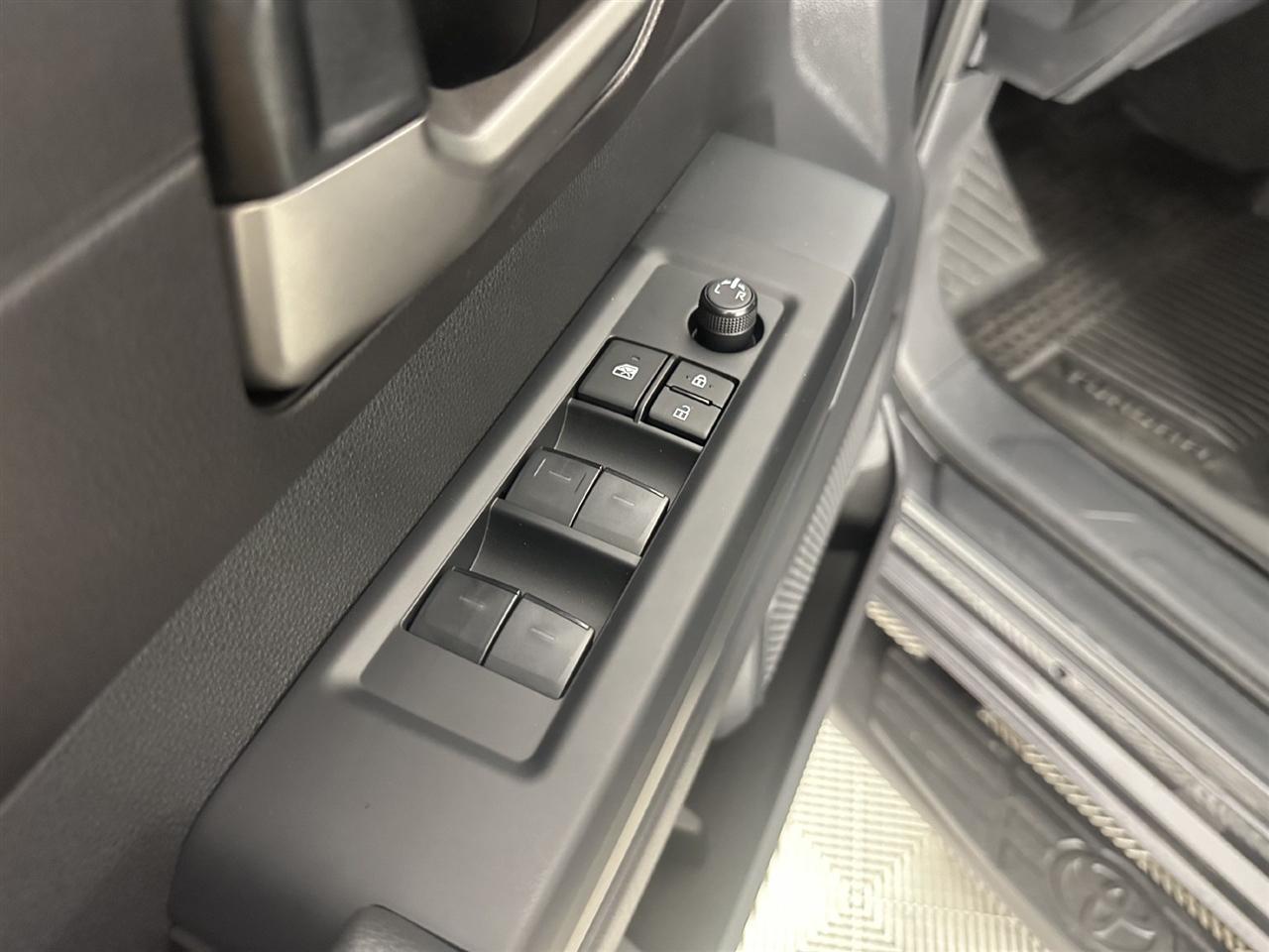 Toyota Tundra SR5 CrewMax 2WD 2026