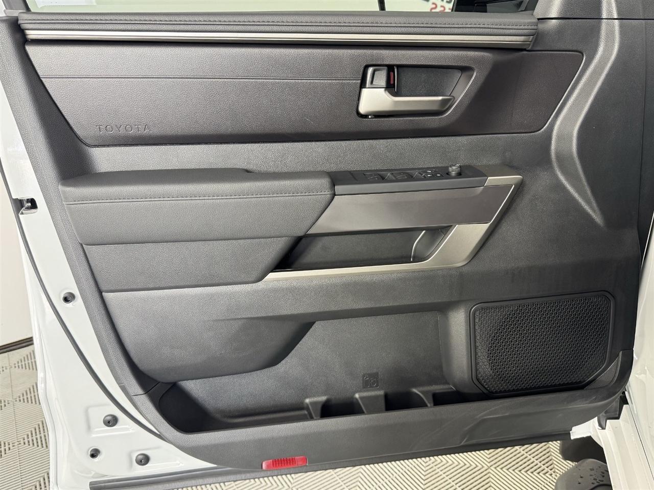 Toyota Tundra SR5 CrewMax 2WD 2026