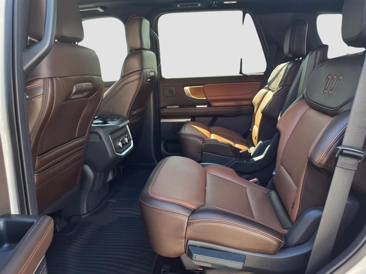 Ford Expedition King Ranch 4WD 2025