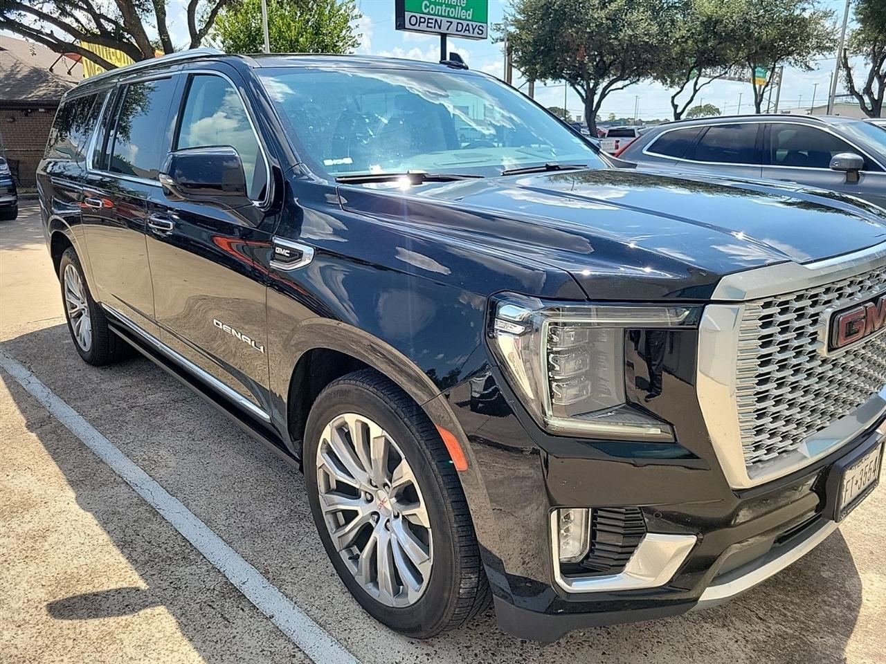 GMC Yukon XL Denali 4WD 2022