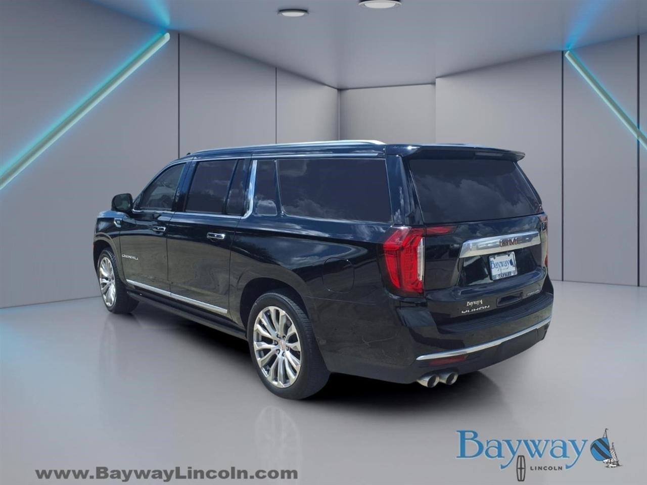 GMC Yukon XL Denali 4WD 2022