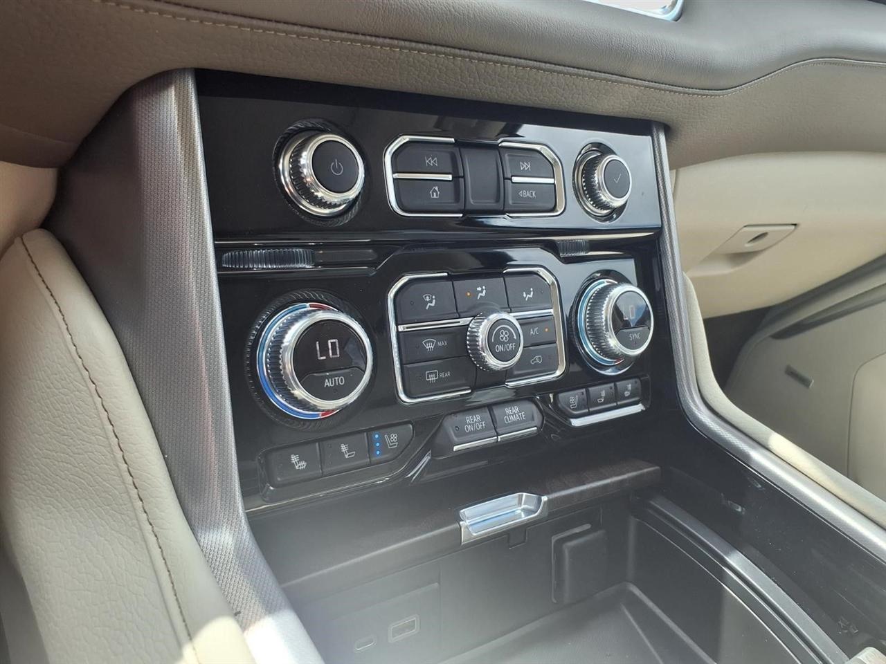 GMC Yukon XL Denali 4WD 2022