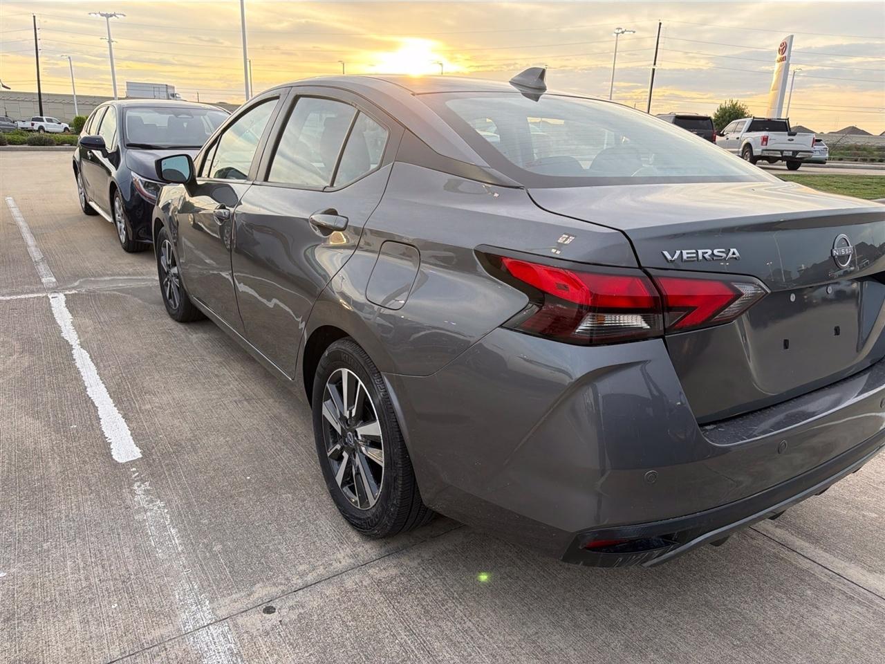 Nissan Versa SV 2025